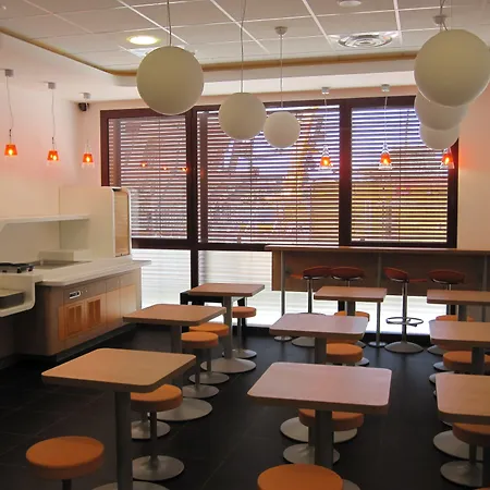 Hotel Ibis Budget Centre Renove En 2025 - Economique Au Centre De 2*