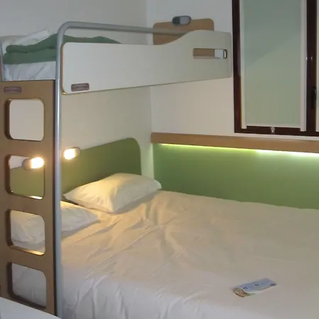 Ibis Budget Centre Renove En 2025 - Economique Au Centre De ホテル 2*