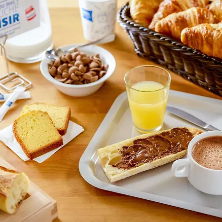 Hotel Ibis Budget Centre Renove En 2025 - Economique Au Centre De 2*