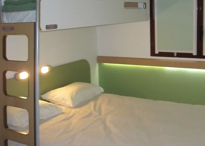 Ibis Budget Centre Renove En 2025 - Economique Au Centre De ホテル 2*