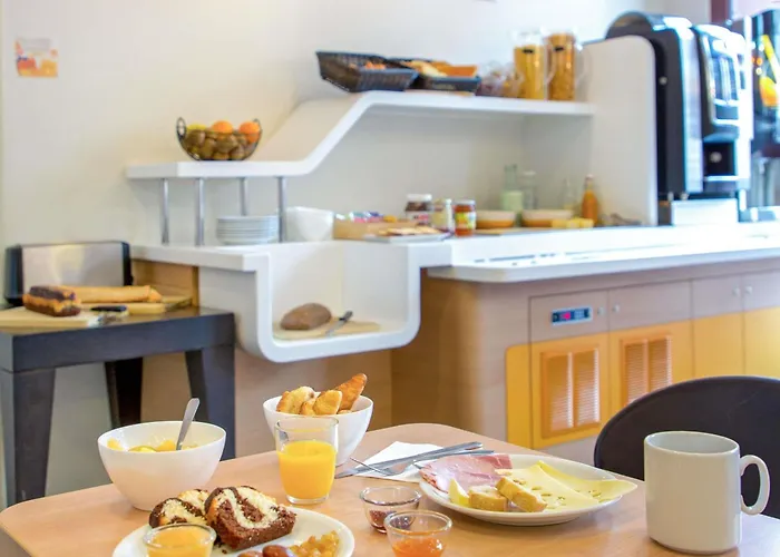 Hotel Ibis Budget Centre Renove En 2025 - Economique Au Centre De 2*