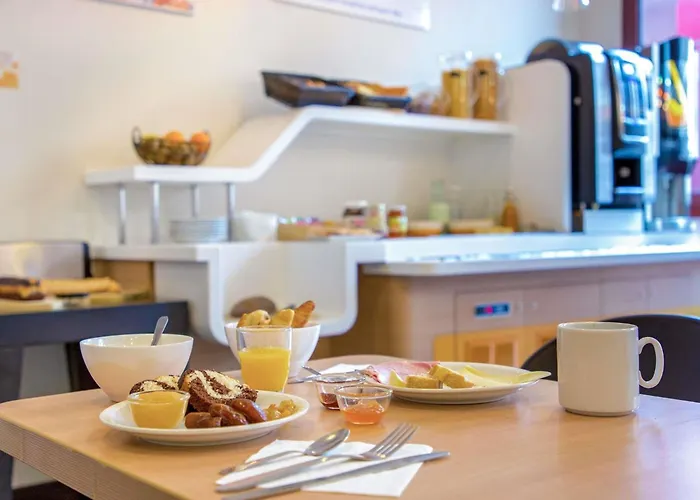 Hotel Ibis Budget Centre Renove En 2025 - Economique Au Centre De 2*